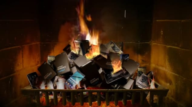Videó karácsonyra: kandallóban égnek a Galaxy Note7-ek