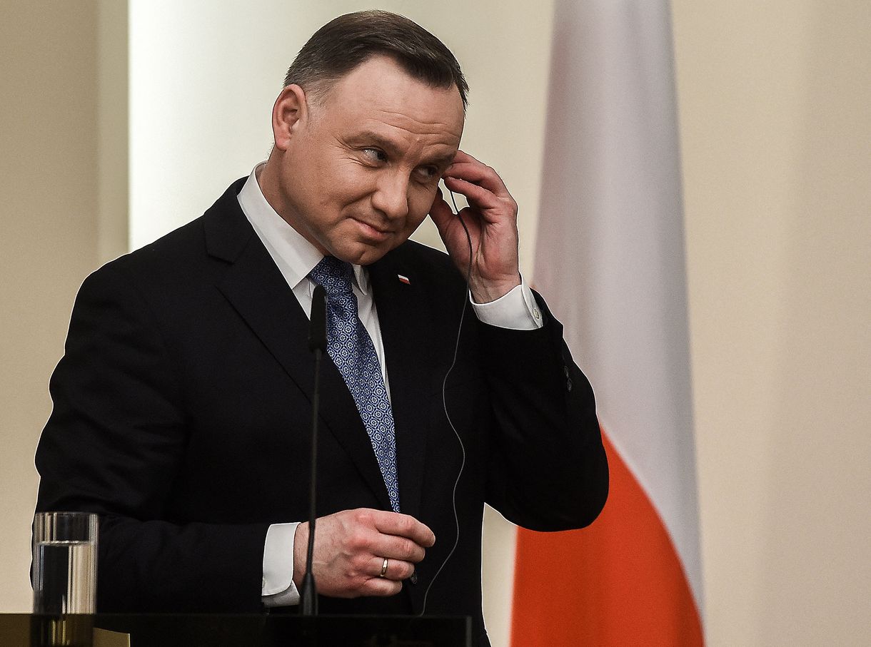 Orosz telefonbetyárok trollkodták meg a lengyel elnököt, aki azt hitte, Macronnal beszél
