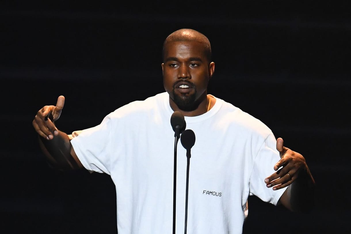 Kanye West zseninek tartja magát, de a mobilja jelkódja 000000