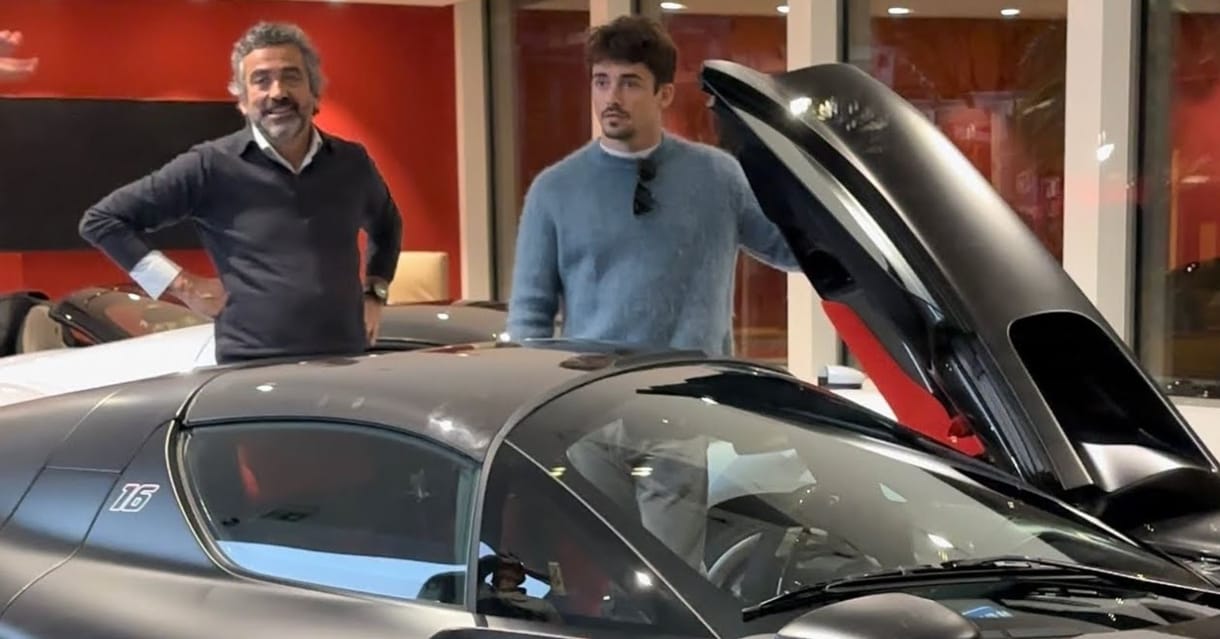 Mattfekete és 800 millió forintba kerül Charles Leclerc legújabb Ferrarija