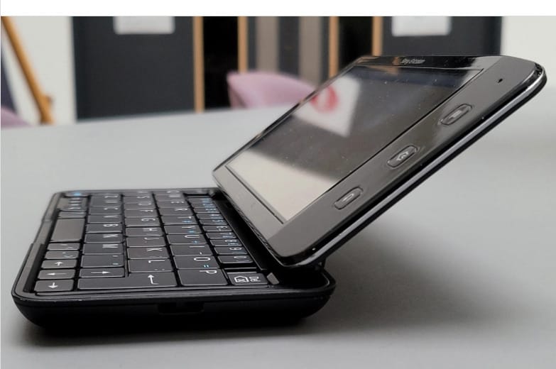 Óriási siker lehetett volna, mégsem küldték piacra a VAIO telefont