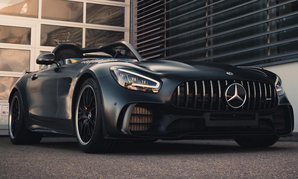 Szélvédő nélkül és 850 lóerővel támad az új Mercedes-AMG