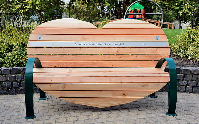 Óriási szív tűnt fel a Margitszigeten - fotók