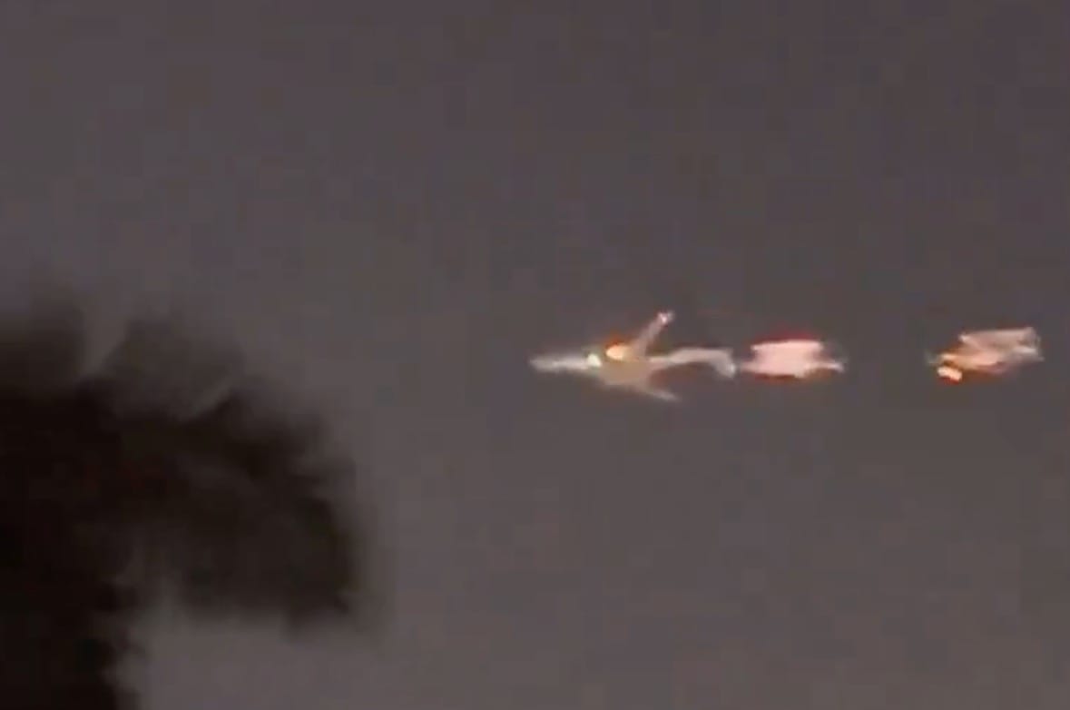 A levegőben gyulladt ki, ezért kényszerleszállást hajtott vége egy Boeing teherszállító – videó