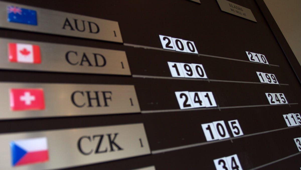 240 forint körül mozog reggel is a svájci frank