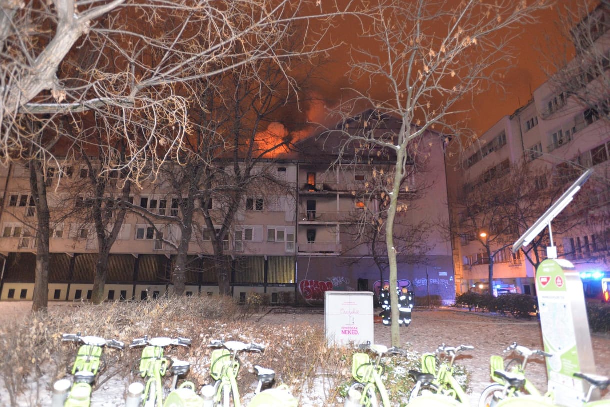 Kollégium gyulladt ki a IX. kerületben, egy ember meghalt