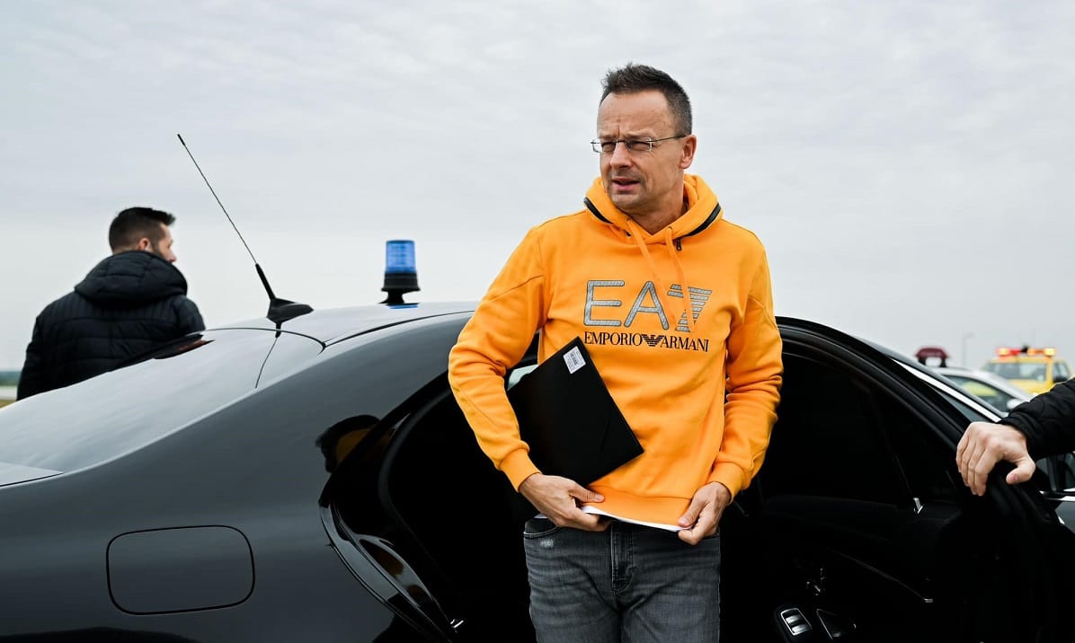 A slim fit szerkós egykori kosaras, aki büszke arra, hogy ő Orbán árnyéka – tíz éve miniszter Szijjártó Péter