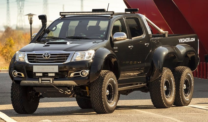 Elég marcona lett ez a Toyota Hilux 6x6