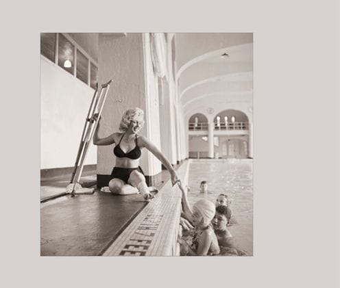 Bikiniben, befáslizott bokával: eddig nem látott Marilyn Monroe fotók