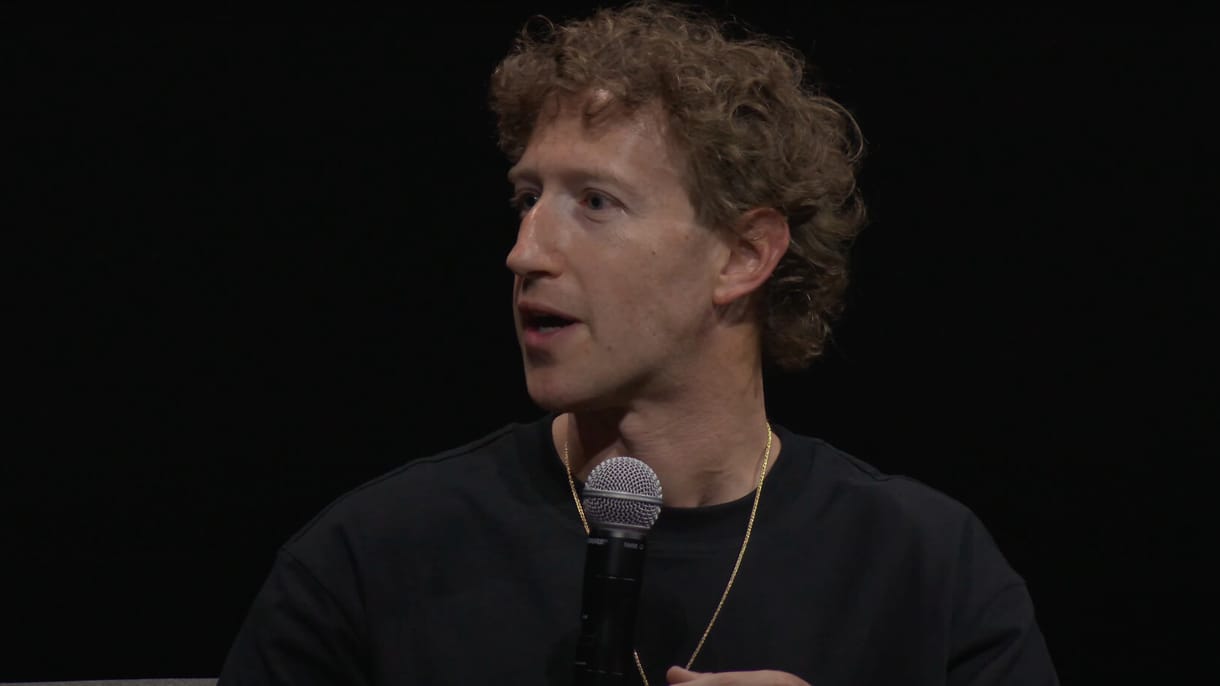Káromkodva szidta az Apple zárt rendszereit Mark Zuckerberg