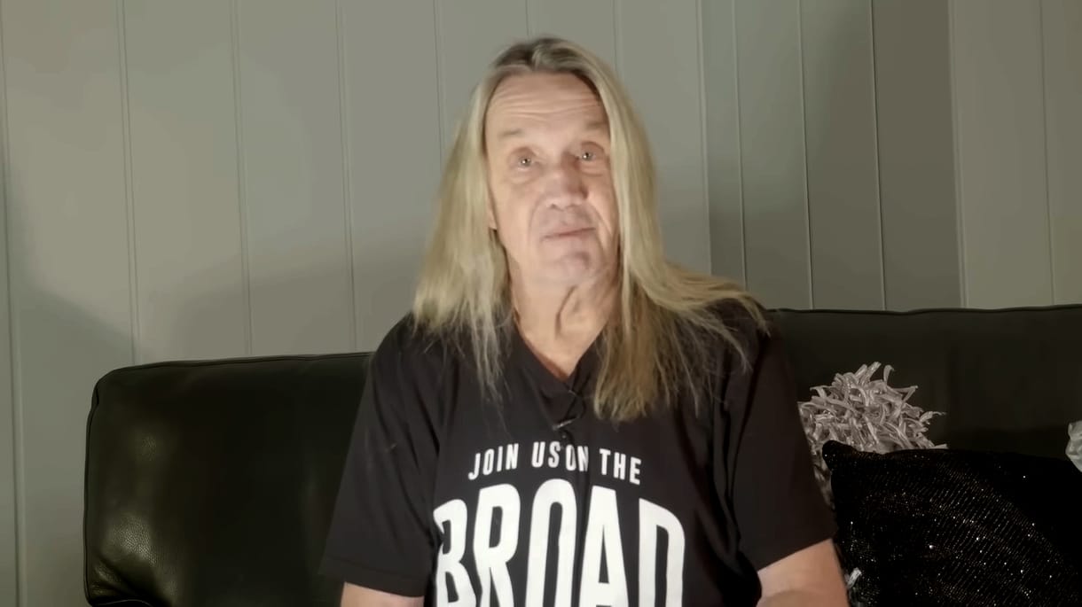 Lebénult az Iron Maiden dobosa a fél oldalára, de őt csak az érdekli, mikor próbálhat újra