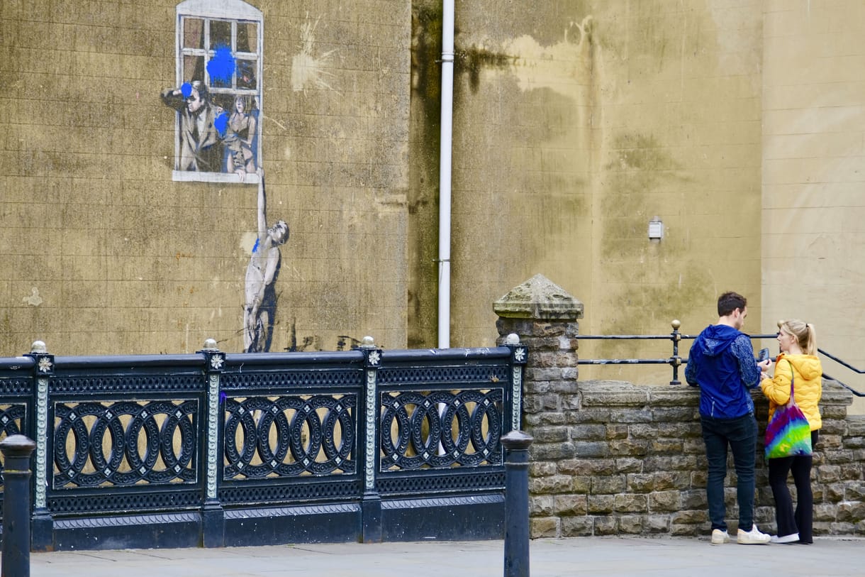 Eladó egy Banksy-mű, de egy egész épületet is meg kell venni hozzá