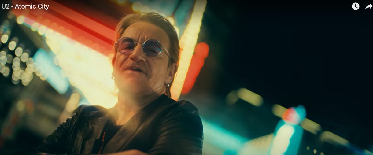 A U2 úgy döntött, újraéleszti a gitárt a popzenében – itt az új videóklip