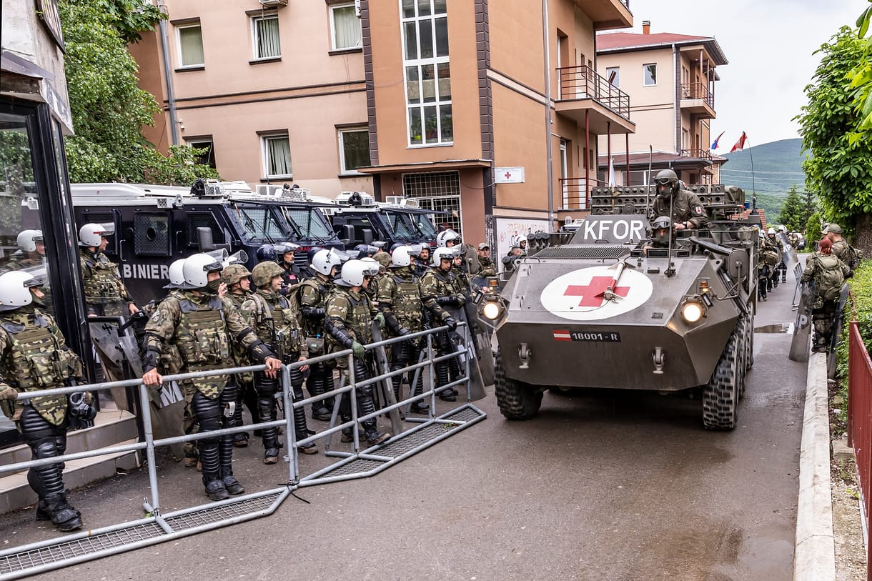 Két, Koszovóban megsérült magyar katona kapott protézist – ismerték el több hónap sunnyogás után hivatalosan a lábamputációkat