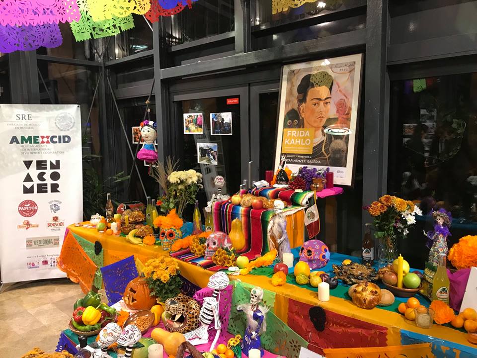 Felállították Frida Kahlo halottak napi oltárát