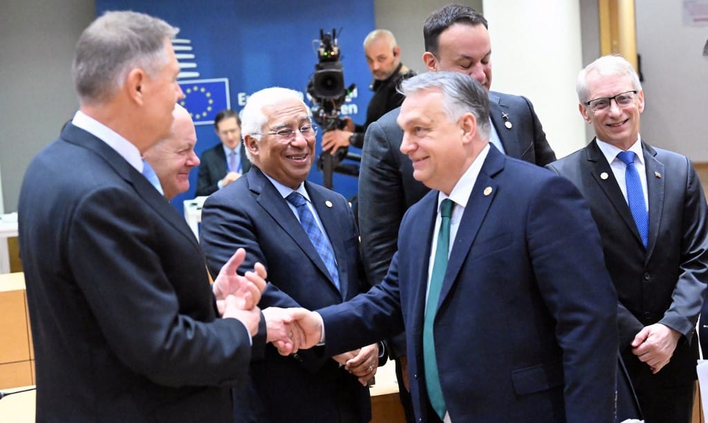 Frankfurter Allgemeine Zeitung-gyorsjelentés: Orbán beadta a derekát, de semmit sem kapott cserébe