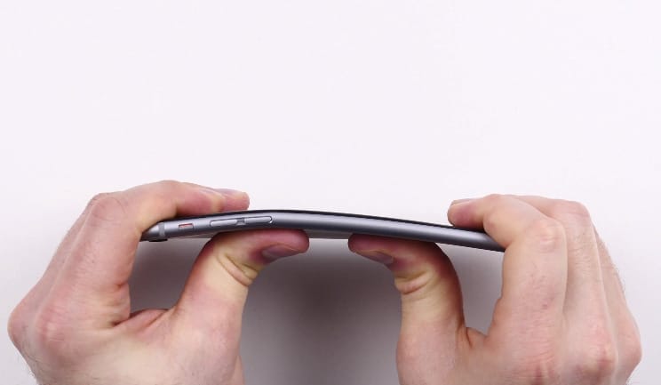 Ilyen könnyen eltörik egy új iPhone
