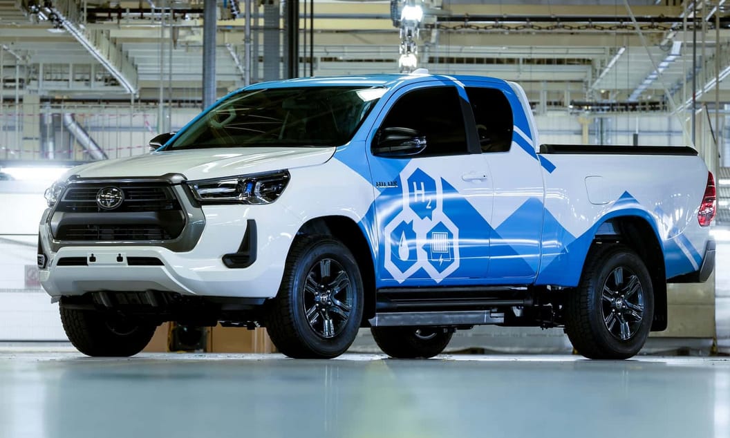 Percek alatt feltölthető a villanymotoros és 600 kilométeres hatótávú új Toyota Hilux