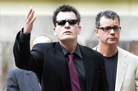 Sorozathírek: Júniusban debütál Charlie Sheen új sorozata