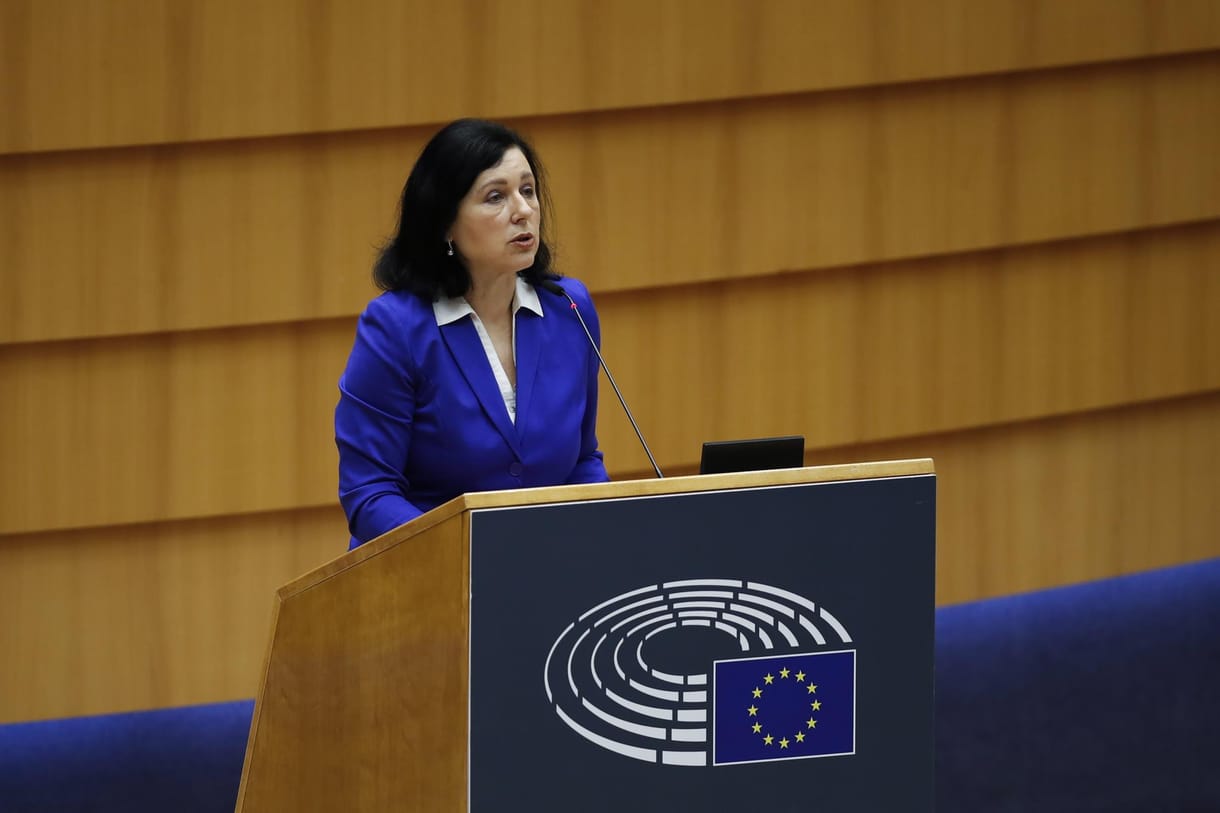 Vera Jourová: Igenis, beteg a magyar demokrácia