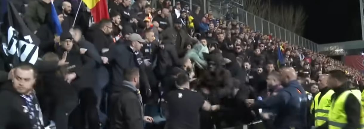Először a magyarokat szidták, majd egymást verték agyba-főbe a román ultrák