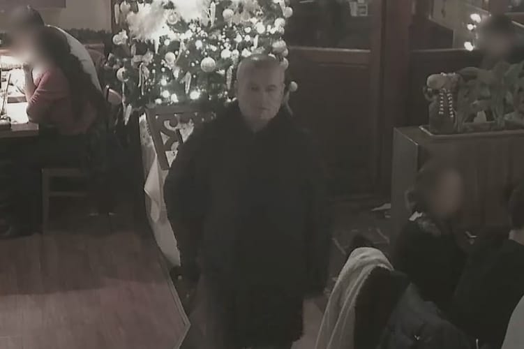 Ez az alak a karácsonyfa alatt is képes volt lopni - fotó