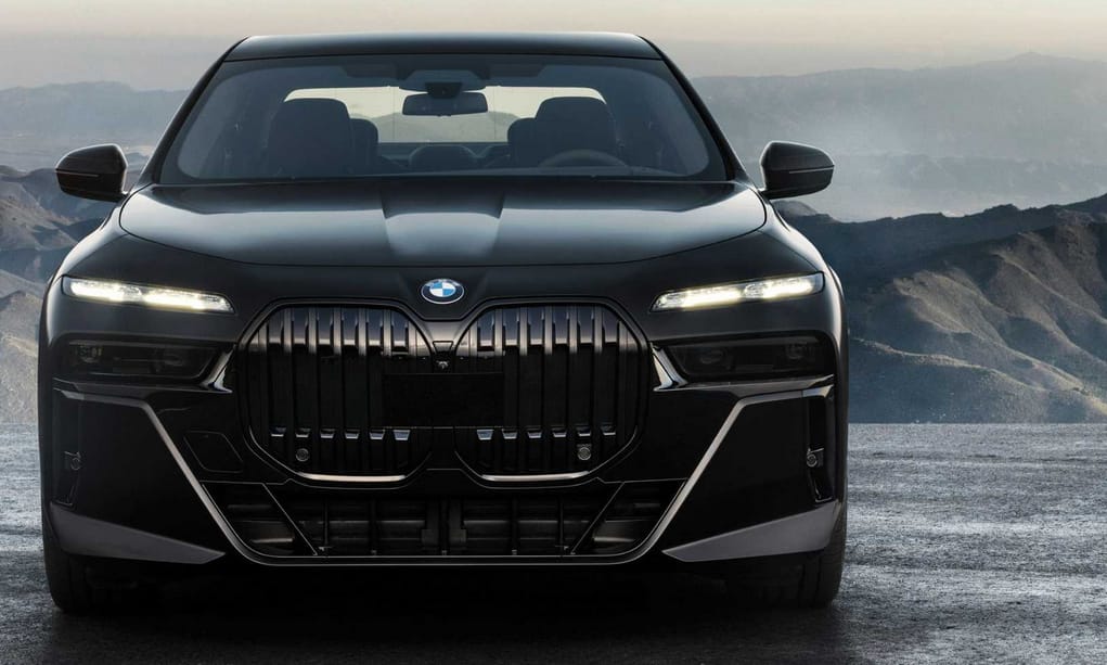 Itt a teljesen új 7-es BMW, tisztán elektromosan és biturbó V8-cal is