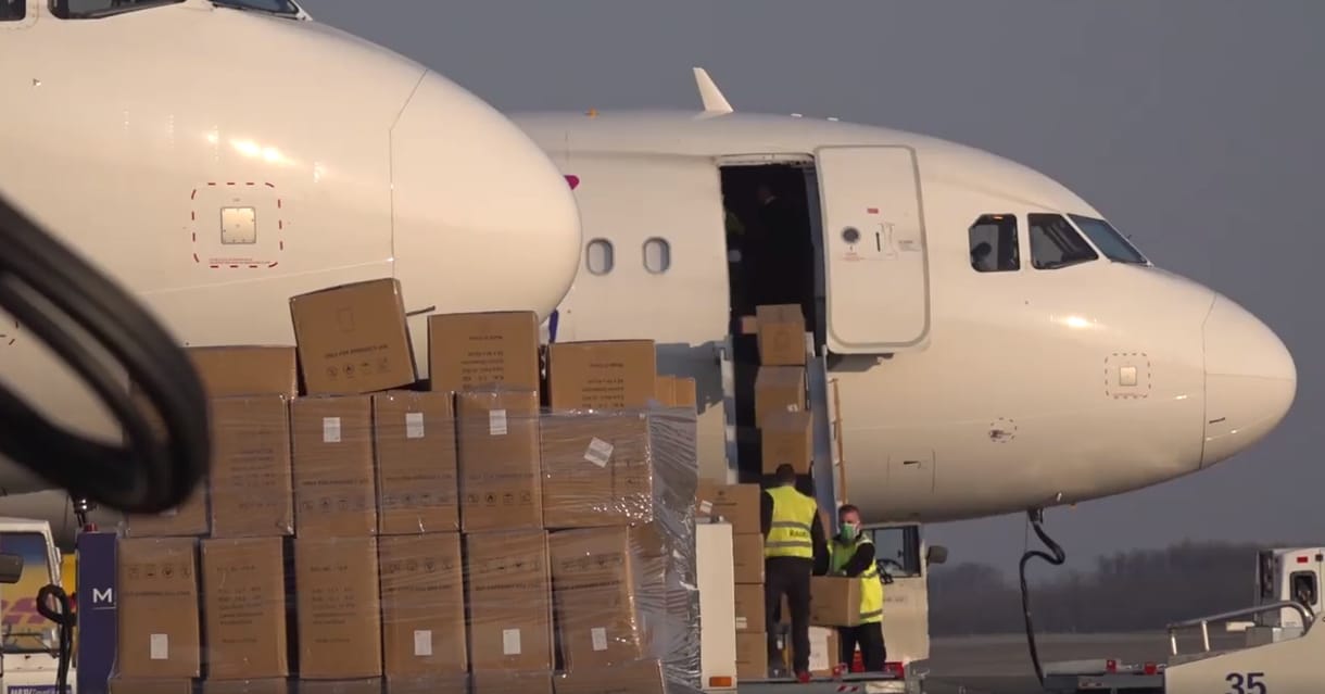 4 millió maszk és több mint 400 ezer védőruházat érkezett Kínából