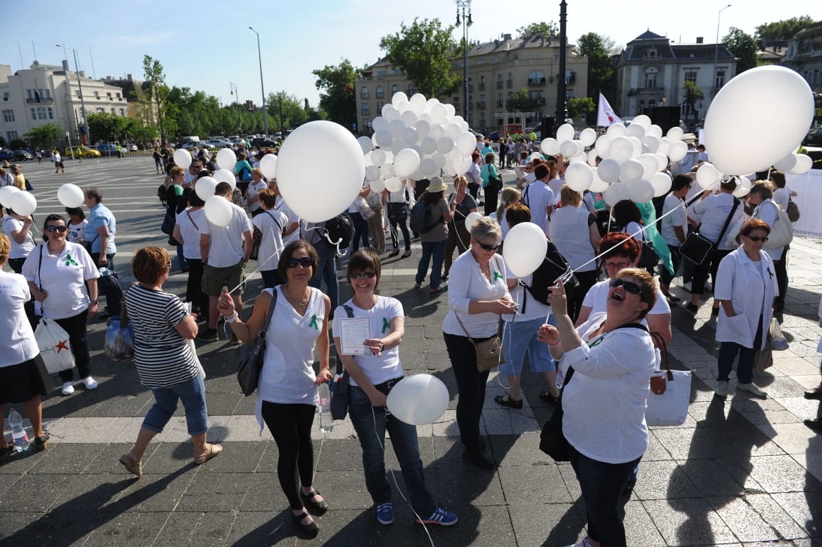 Perceken belül kezdődik a tüntetés, nehéz lesz közlekedni a Belvárosban
