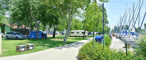 Két balatoni kempingből egyet sikerült eladni a Bahartnak