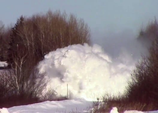 Ez nem lavina, hanem egy érkező vonat a hó alatt – videó