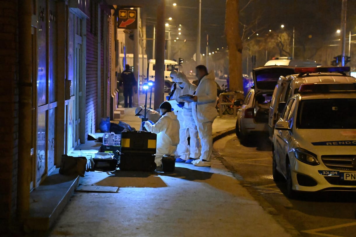 Három rendőrt szúrt meg egy késes támadó Újbudán, az egyikük életét vesztette