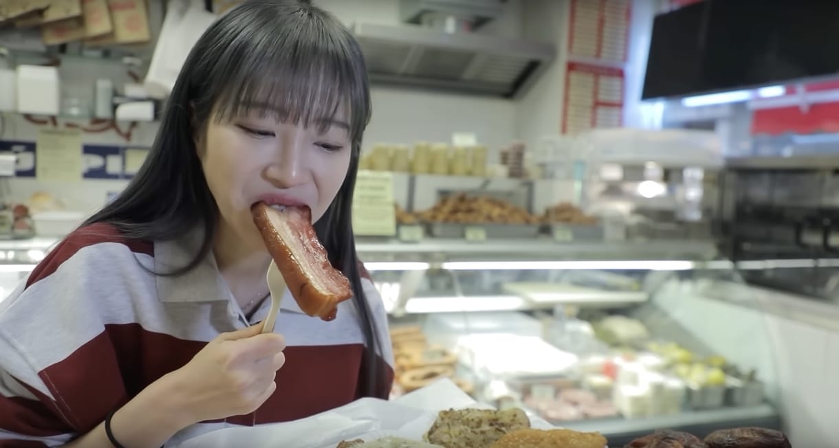 A pacalpörkölt nem, de a hentesbolt már kifogott a dél-koreai influenszeren