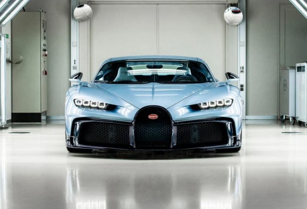 Kétmilliárd forint körüli áron kelhet el az utolsó tizenhat hengeres Bugatti Chiron