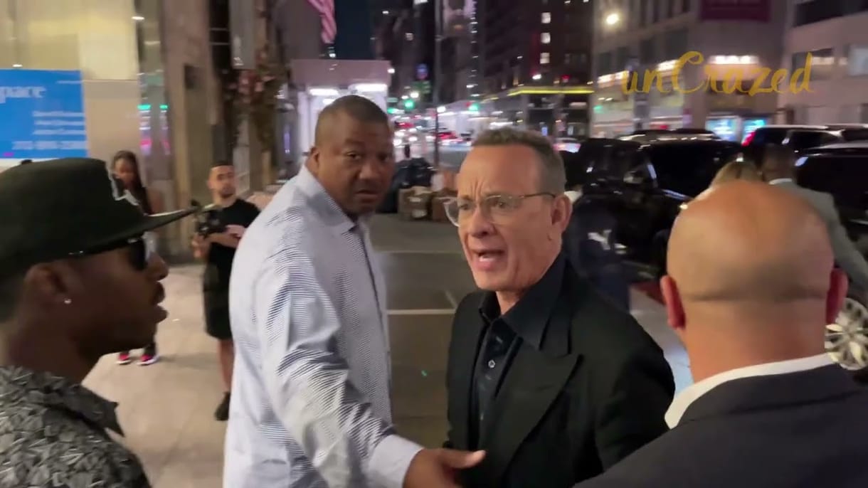 Egy rajongó majdnem fellökte Tom Hanks feleségét, a színész kiakadt – videó