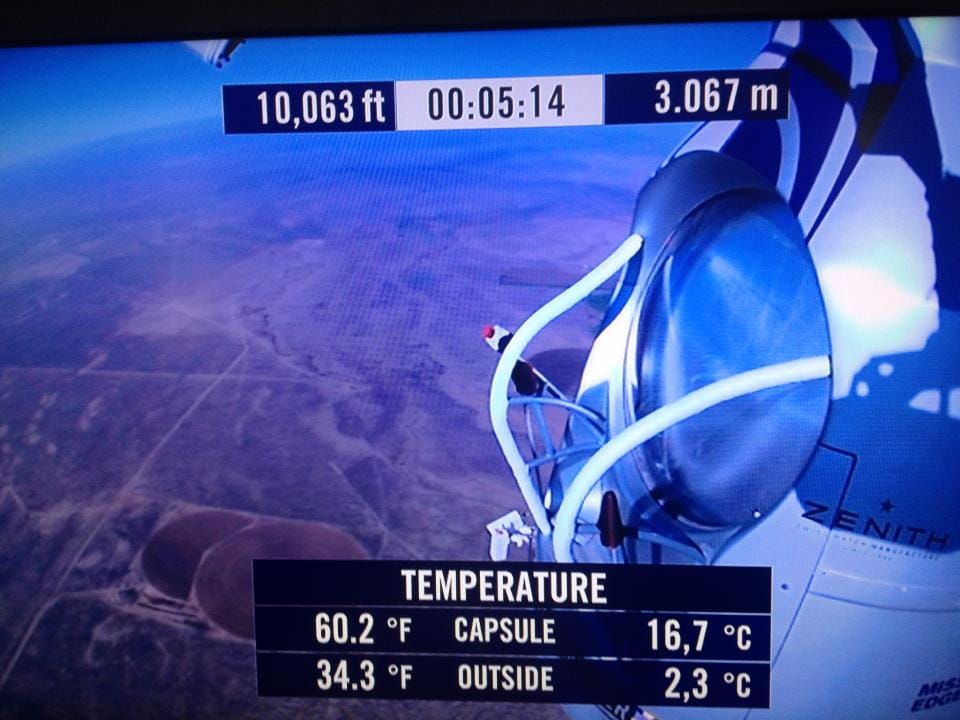 Világrekord: Baumgartner leugrott a világűr pereméről és földet ért
