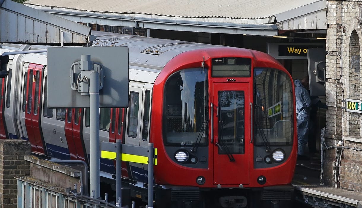 Vádat emeltek a londoni metrómerénylet egyik gyanúsítottja ellen