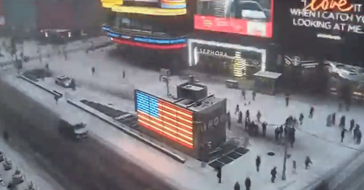 Videó: Itt van ötórányi New York-i havazás egy percbe sűrítve