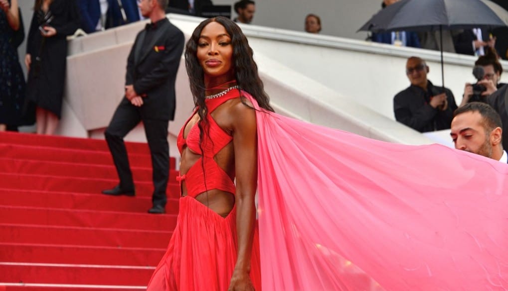 A slusszpoén, hogy beült mögénk Naomi Campbell