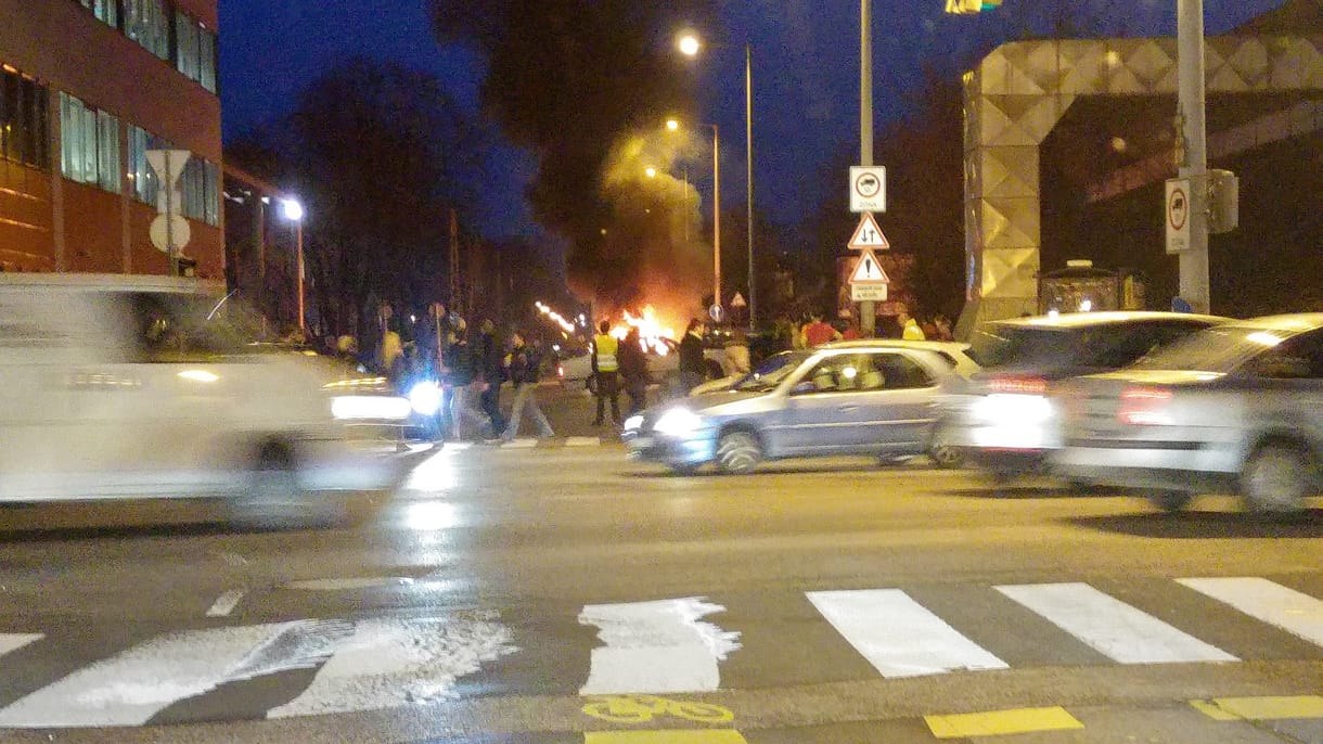 Fotó: Lángolt egy autó a Lágymányosi hídnál