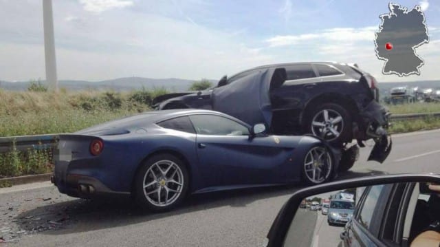 Ferrari F12berlinetta öklelt fel egy Audi Q5-öst - fotó