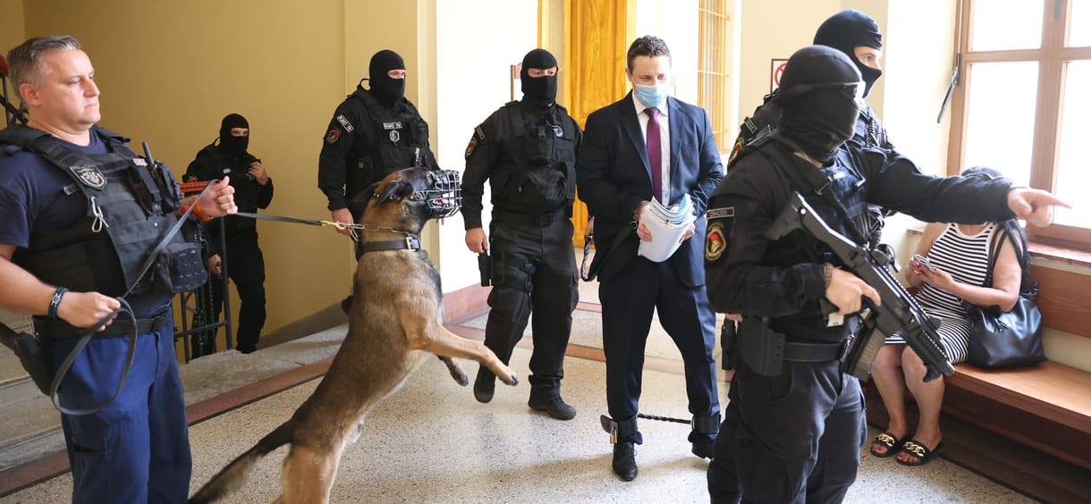 Schadlék ugyanabból az irodaházból intézték a felszámolói bizniszt, mint ahonnan a végrehajtóit, az egyik kulcsszereplőnek Nagy Mártonhoz is közvetlen kapcsolata van