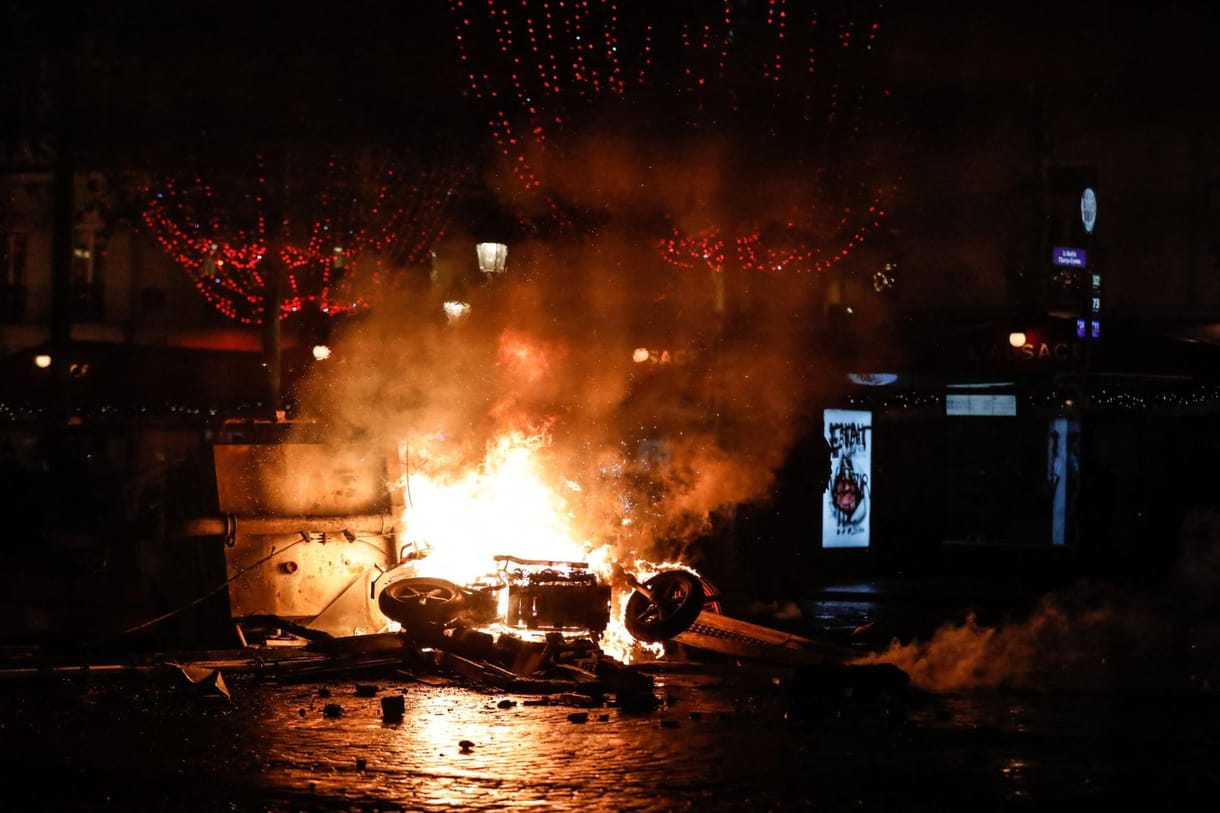21 millió 820 ezer kifizetetlen túlóra a francia rendőröknél