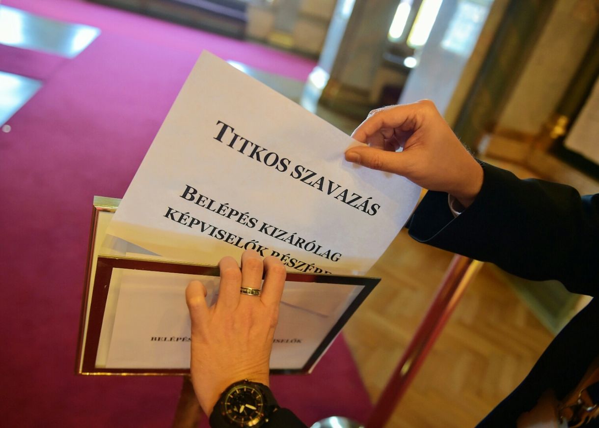 Megválasztották az Ab új elnökét és az alkotmánybírókat