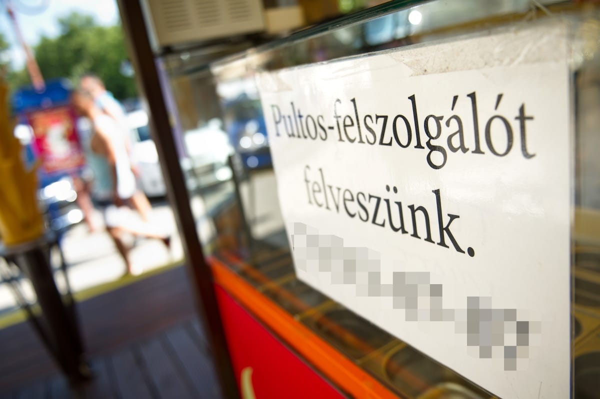 Idénymunka a Balatonnál: milliós fizetés, panorámás szoba, masszőr