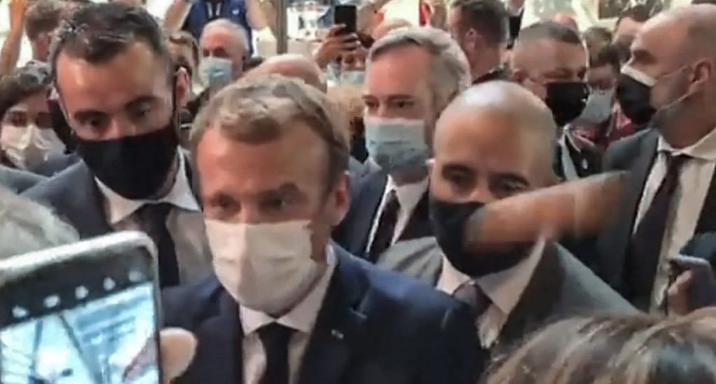 Pszichiátriára került a diák, aki tojással dobta meg Emmanuel Macront