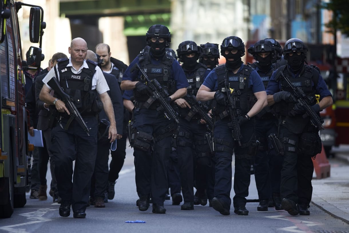 Így végeztek a londoni terroristákkal – videó (18+)