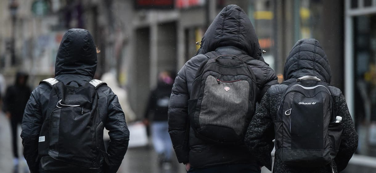 Jól alakul a járvány, a szülők kaptak oltást és a gyerekek is szétestek már - ezek is érvek az iskolába engedés mellett