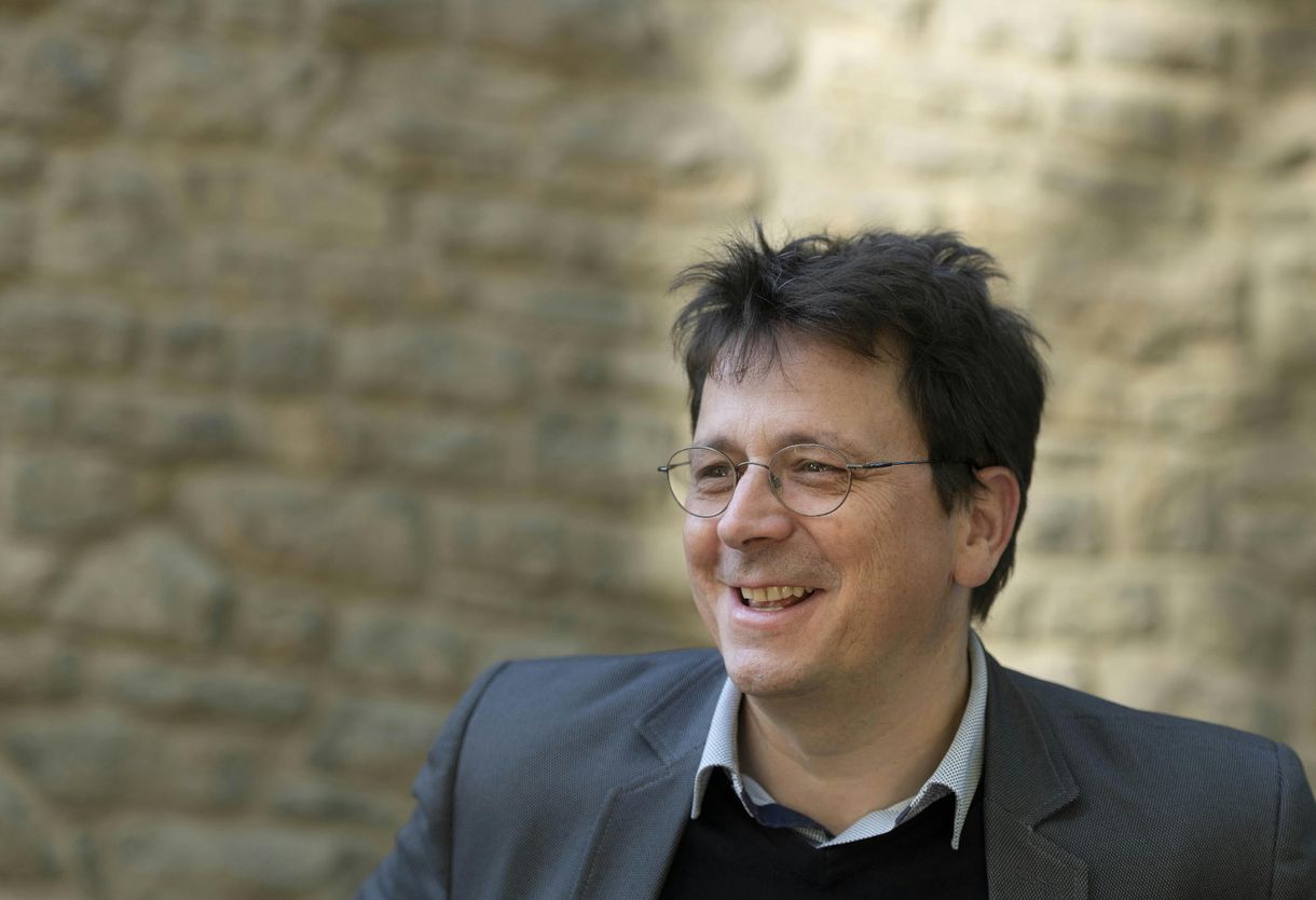 Kiáll Pankotai Lili védelmében a pécsi bölcsészkar dékánja, és bírálja az egyházat, amiért az hallgat a tanárok ügyében