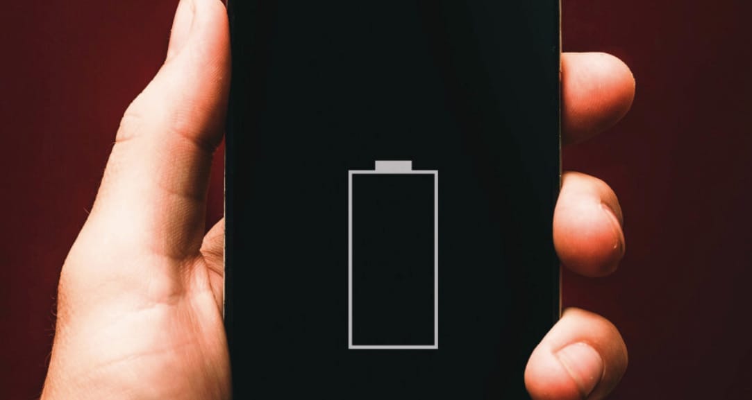 Lemérték, állítják: gyanúsan lassan töltenek a Samsung új csúcstelefonjai